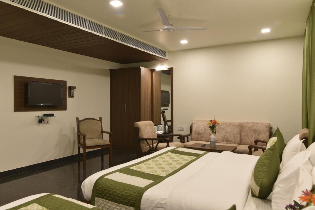 Hotel Clove Bijāpur Exterior foto